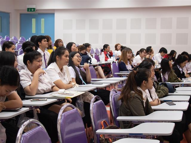 คณะศิลปศาสตร์,จัดโครงการ,“ปัจฉิมนิเทศสาขาวิชาภาษาจีน”,,และร่วมรับฟังบรรยายในหัวข้อเรื่อง,“การเตรียมความพร้อมสู่อาชีพในสายงานด้านภาษาจีน”