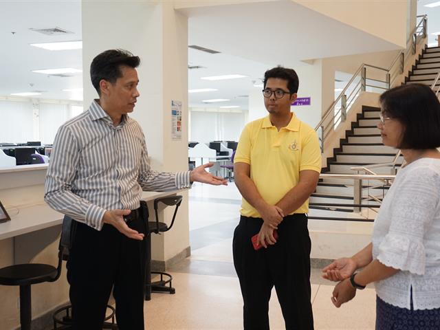 ผู้ช่วยศาสตราจารย์รัฐสภา,แก่นแก้ว,เข้าเยี่ยมชมศูนย์บรรณสารและสื่อการศึกษา,มหาวิทยาลัยพะเยา