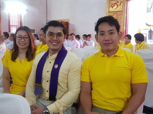 ตัวแทนคณะผู้บริหารคณะศิลปศาสตร์,มหาวิทยาลัยพะเยา,เข้าร่วมพิธีเจริญพระพุทธมนต์,,ทำบุญตักบาตร,ณ,วิหารวัดศรีโคมคำ,เนื่องในงานพระราชพิธีบรมราชาภิเษก,พุทธศักราช,๒๕๖๒