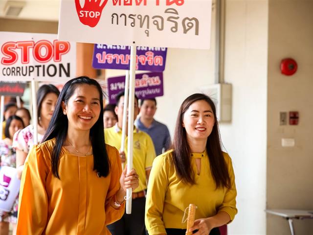 รองอธิการบดีฝ่ายบริหารมหาวิทยาลัยพะเยา,พร้อมคณะผู้บริหาร,รณรงค์ต่อต้านการทุจริต,เพื่อมุ่งเป็นองค์กรที่บริหารงานด้วยความซื่อสัตย์,สุจริต,โปร่งใส
