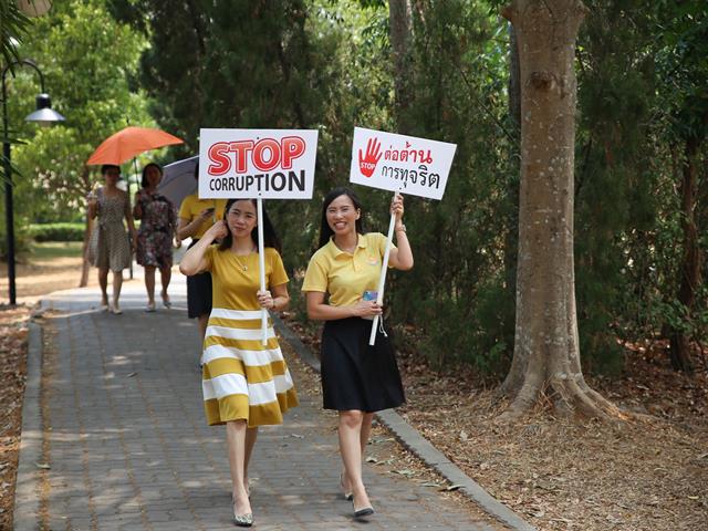 รองอธิการบดีฝ่ายบริหารมหาวิทยาลัยพะเยา,พร้อมคณะผู้บริหาร,รณรงค์ต่อต้านการทุจริต,เพื่อมุ่งเป็นองค์กรที่บริหารงานด้วยความซื่อสัตย์,สุจริต,โปร่งใส