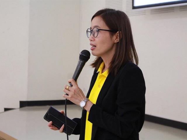 คณะนิติศาสตร์,ต้อนรับ,พร้อมกับแนะนำคณะและหลักสูตร,กิจกรรมต่างๆ,แก่นักเรียน,พ่อแม่,ผู้ปกครองที่มาสอบสัมภาษณ์เพื่อคัดเลือกบุคคลเข้าศึกษาต่อในคณะนิติศาสตร์