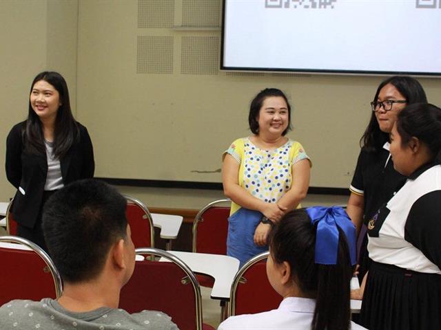 คณะนิติศาสตร์,ต้อนรับ,พร้อมกับแนะนำคณะและหลักสูตร,กิจกรรมต่างๆ,แก่นักเรียน,พ่อแม่,ผู้ปกครองที่มาสอบสัมภาษณ์เพื่อคัดเลือกบุคคลเข้าศึกษาต่อในคณะนิติศาสตร์