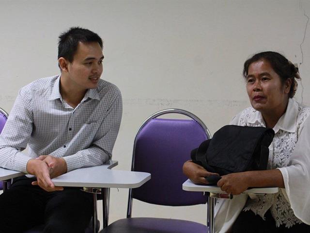 คณะนิติศาสตร์,ต้อนรับ,พร้อมกับแนะนำคณะและหลักสูตร,กิจกรรมต่างๆ,แก่นักเรียน,พ่อแม่,ผู้ปกครองที่มาสอบสัมภาษณ์เพื่อคัดเลือกบุคคลเข้าศึกษาต่อในคณะนิติศาสตร์