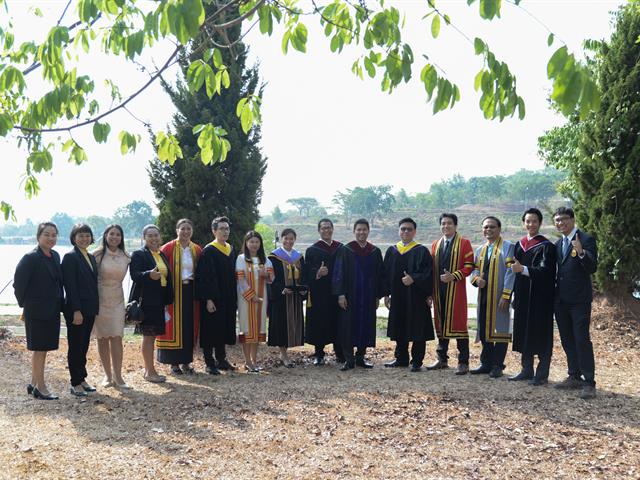 บัณฑิต,มหาบัณฑิตและดุษฎีบัณฑิต,คืนสู่เหย้า,SEEN