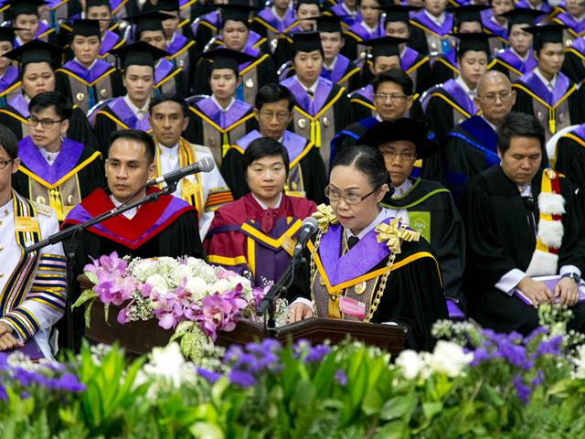 พิธีพระราชทานปริญญาบัตรแก่ผู้สำเร็จการศึกษาจากมหาวิทยาลัยพะเยา,ประจำปีการศึกษา,๒๕๖๐,ณ,หอประชุมพญางำเมือง,มหาวิทยาลัยพะเยา