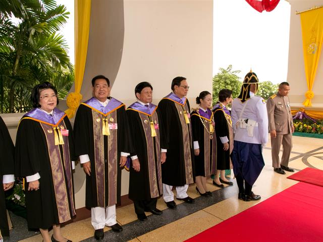 พิธีพระราชทานปริญญาบัตรแก่ผู้สำเร็จการศึกษาจากมหาวิทยาลัยพะเยา,ประจำปีการศึกษา,๒๕๖๐,ณ,หอประชุมพญางำเมือง,มหาวิทยาลัยพะเยา