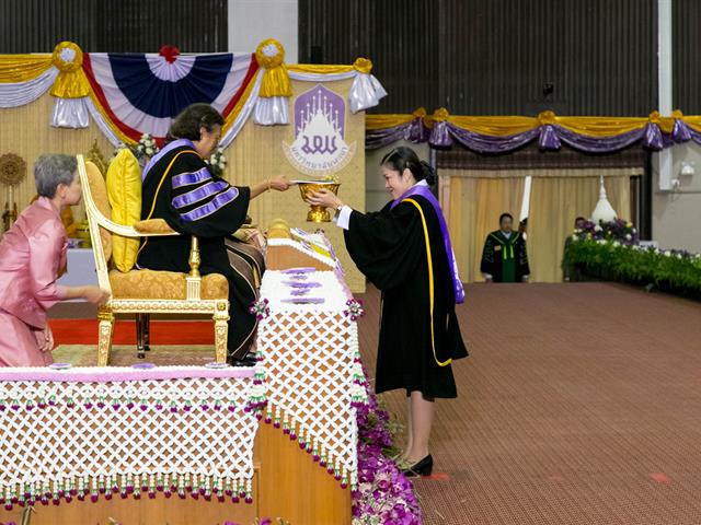 พิธีพระราชทานปริญญาบัตรแก่ผู้สำเร็จการศึกษาจากมหาวิทยาลัยพะเยา,ประจำปีการศึกษา,๒๕๖๐,ณ,หอประชุมพญางำเมือง,มหาวิทยาลัยพะเยา