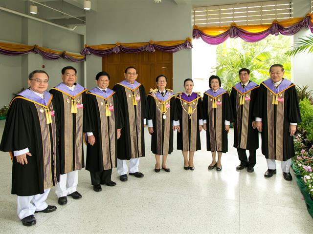 พิธีพระราชทานปริญญาบัตรแก่ผู้สำเร็จการศึกษาจากมหาวิทยาลัยพะเยา,ประจำปีการศึกษา,๒๕๖๐,ณ,หอประชุมพญางำเมือง,มหาวิทยาลัยพะเยา