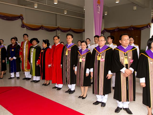 พิธีพระราชทานปริญญาบัตรแก่ผู้สำเร็จการศึกษาจากมหาวิทยาลัยพะเยา,ประจำปีการศึกษา,๒๕๖๐,ณ,หอประชุมพญางำเมือง,มหาวิทยาลัยพะเยา