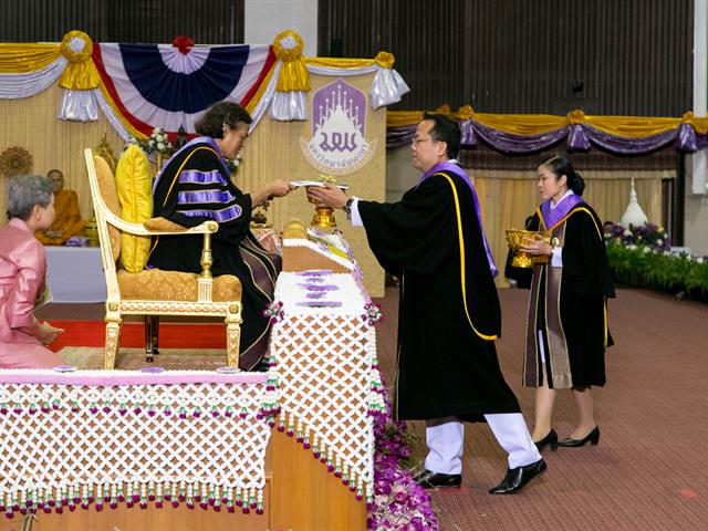 พิธีพระราชทานปริญญาบัตรแก่ผู้สำเร็จการศึกษาจากมหาวิทยาลัยพะเยา,ประจำปีการศึกษา,๒๕๖๐,ณ,หอประชุมพญางำเมือง,มหาวิทยาลัยพะเยา