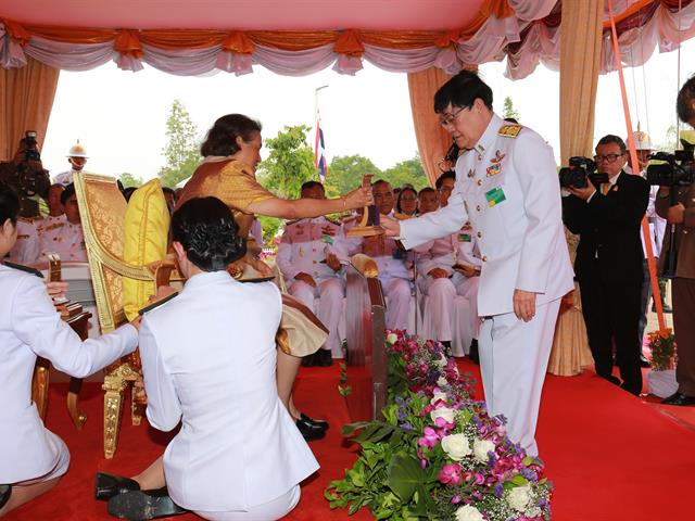 พิธีเปิดพระราชานุสาวรีย์สมเด็จพระมหิตลาธิเบศร,อดุลยเดชวิกรม,พระบรมราชชนก,ประทับคู่สมเด็จพระศรีนครินทราบรมราชชนนี,ณ,ศูนย์การแพทย์และโรงพยาบาลมหาวิทยาลัยพะเยา