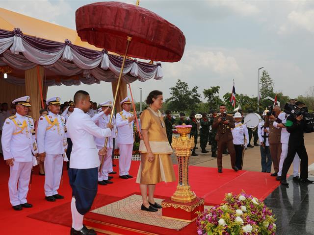พิธีเปิดพระราชานุสาวรีย์สมเด็จพระมหิตลาธิเบศร,อดุลยเดชวิกรม,พระบรมราชชนก,ประทับคู่สมเด็จพระศรีนครินทราบรมราชชนนี,ณ,ศูนย์การแพทย์และโรงพยาบาลมหาวิทยาลัยพะเยา