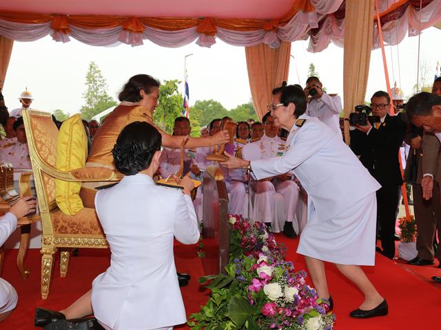 พิธีเปิดพระราชานุสาวรีย์สมเด็จพระมหิตลาธิเบศร,อดุลยเดชวิกรม,พระบรมราชชนก,ประทับคู่สมเด็จพระศรีนครินทราบรมราชชนนี,ณ,ศูนย์การแพทย์และโรงพยาบาลมหาวิทยาลัยพะเยา