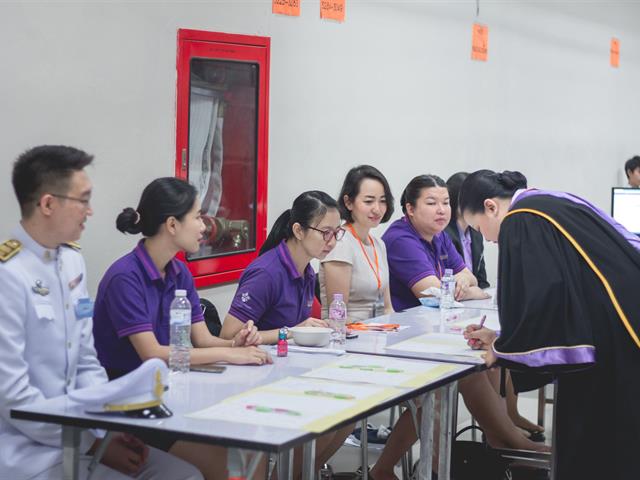 คณะกรรมการดำเนินงานพิธีพระราชทานปริญญาบัตร,คณะศิลปศาสตร์,ดำเนินการฝึกซ้อมบัณฑิต,เพื่อเตรียมความพร้อมเข้ารับพระราชทานปริญญาบัตร,ประจำปีการศึกษา,๒๕๖๐