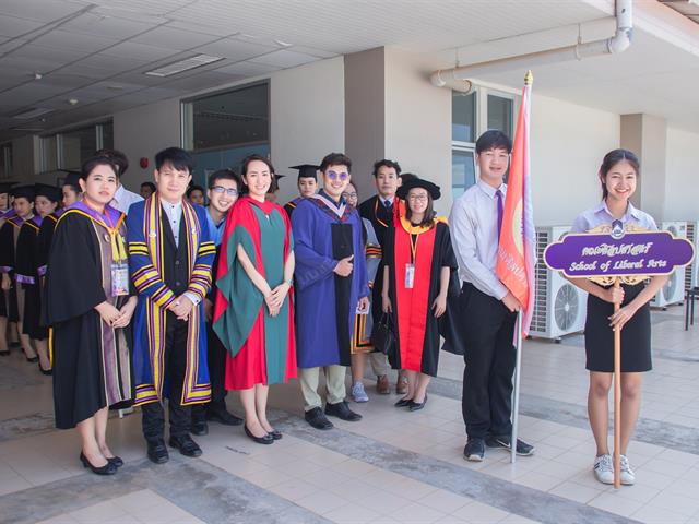 คณะกรรมการดำเนินงานพิธีพระราชทานปริญญาบัตร,คณะศิลปศาสตร์,ดำเนินการฝึกซ้อมบัณฑิต,เพื่อเตรียมความพร้อมเข้ารับพระราชทานปริญญาบัตร,ประจำปีการศึกษา,๒๕๖๐