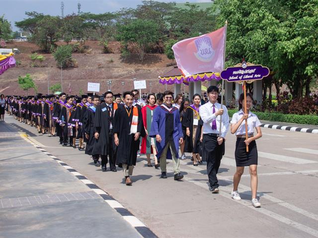 คณะกรรมการดำเนินงานพิธีพระราชทานปริญญาบัตร,คณะศิลปศาสตร์,ดำเนินการฝึกซ้อมบัณฑิต,เพื่อเตรียมความพร้อมเข้ารับพระราชทานปริญญาบัตร,ประจำปีการศึกษา,๒๕๖๐