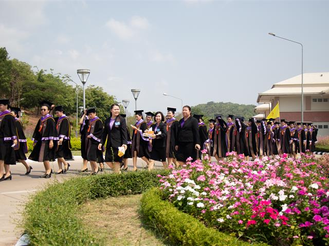 คณะกรรมการดำเนินงานพิธีพระราชทานปริญญาบัตร,คณะศิลปศาสตร์,ดำเนินการฝึกซ้อมบัณฑิต,เพื่อเตรียมความพร้อมเข้ารับพระราชทานปริญญาบัตร,ประจำปีการศึกษา,๒๕๖๐
