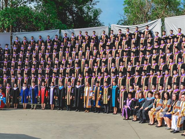 คณะกรรมการดำเนินงานพิธีพระราชทานปริญญาบัตร,คณะศิลปศาสตร์,ดำเนินการฝึกซ้อมบัณฑิต,เพื่อเตรียมความพร้อมเข้ารับพระราชทานปริญญาบัตร,ประจำปีการศึกษา,๒๕๖๐