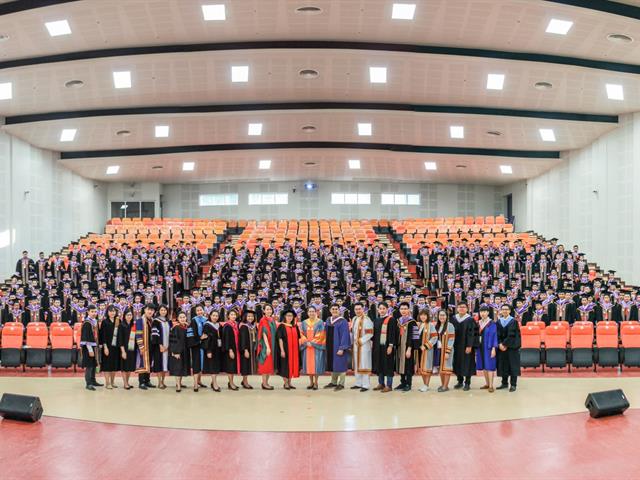 คณะกรรมการดำเนินงานพิธีพระราชทานปริญญาบัตร,คณะศิลปศาสตร์,ดำเนินการฝึกซ้อมบัณฑิต,เพื่อเตรียมความพร้อมเข้ารับพระราชทานปริญญาบัตร,ประจำปีการศึกษา,๒๕๖๐