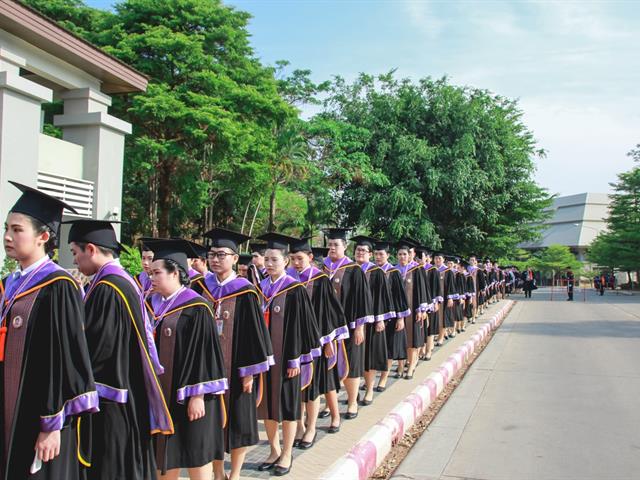 คณะกรรมการดำเนินงานพิธีพระราชทานปริญญาบัตร,คณะศิลปศาสตร์,ดำเนินการฝึกซ้อมบัณฑิต,เพื่อเตรียมความพร้อมเข้ารับพระราชทานปริญญาบัตร,ประจำปีการศึกษา,๒๕๖๐