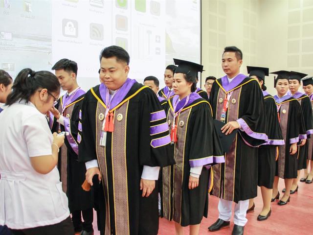 คณะกรรมการดำเนินงานพิธีพระราชทานปริญญาบัตร,คณะศิลปศาสตร์,ดำเนินการฝึกซ้อมบัณฑิต,เพื่อเตรียมความพร้อมเข้ารับพระราชทานปริญญาบัตร,ประจำปีการศึกษา,๒๕๖๐