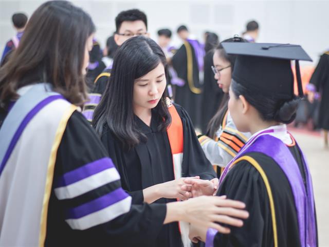คณะกรรมการดำเนินงานพิธีพระราชทานปริญญาบัตร,คณะศิลปศาสตร์,ดำเนินการฝึกซ้อมบัณฑิต,เพื่อเตรียมความพร้อมเข้ารับพระราชทานปริญญาบัตร,ประจำปีการศึกษา,๒๕๖๐
