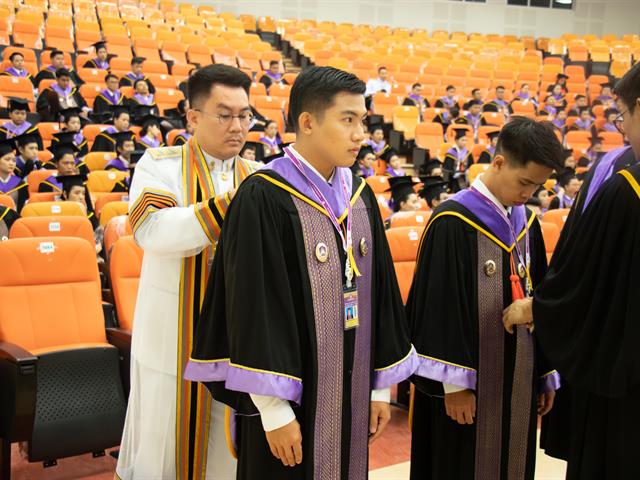 คณะกรรมการดำเนินงานพิธีพระราชทานปริญญาบัตร,คณะศิลปศาสตร์,ดำเนินการฝึกซ้อมบัณฑิต,เพื่อเตรียมความพร้อมเข้ารับพระราชทานปริญญาบัตร,ประจำปีการศึกษา,๒๕๖๐