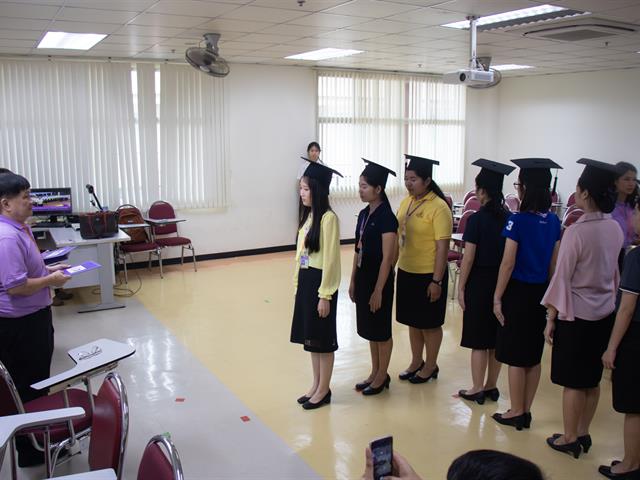 คณะกรรมการดำเนินงานพิธีพระราชทานปริญญาบัตร,คณะศิลปศาสตร์,ดำเนินการฝึกซ้อมบัณฑิต,เพื่อเตรียมความพร้อมเข้ารับพระราชทานปริญญาบัตร,ประจำปีการศึกษา,๒๕๖๐