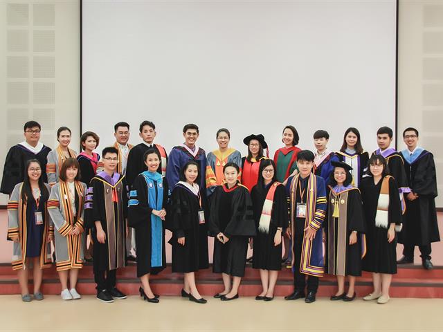 คณะกรรมการดำเนินงานพิธีพระราชทานปริญญาบัตร,คณะศิลปศาสตร์,ดำเนินการฝึกซ้อมบัณฑิต,เพื่อเตรียมความพร้อมเข้ารับพระราชทานปริญญาบัตร,ประจำปีการศึกษา,๒๕๖๐