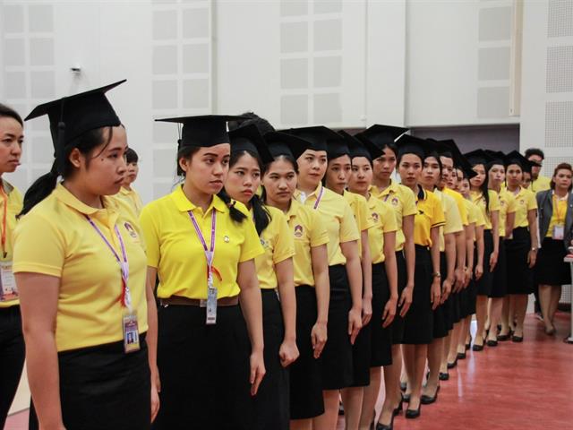 คณะกรรมการดำเนินงานพิธีพระราชทานปริญญาบัตร,คณะศิลปศาสตร์,ดำเนินการฝึกซ้อมบัณฑิต,เพื่อเตรียมความพร้อมเข้ารับพระราชทานปริญญาบัตร,ประจำปีการศึกษา,๒๕๖๐