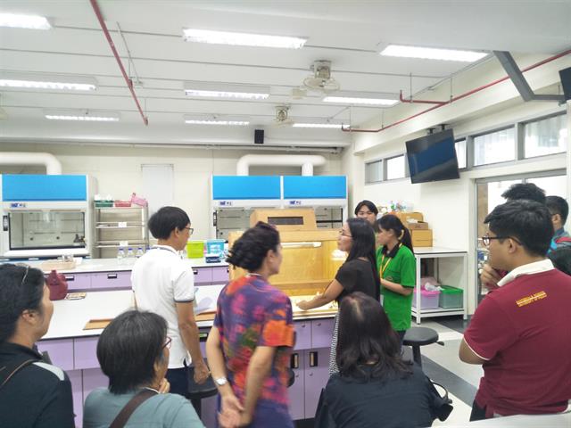 คณะเกษตรศาสตร์ฯ,ดำเนินโครงการ,",ถ่ายทอดเทคโนโลยีการเพาะเลี้ยงเนื้อเยื่อพืชเศรษฐกิจแก่ชุมชน,"