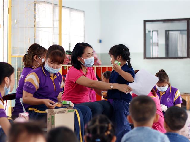 สาขาวิชาจุลชีววิทยาและปรสิตวิทยา,ม.พะเยา,ร่วมมือกับชุมชนสุ่มตรวจหาความชุกของพยาธิในชุมชน,