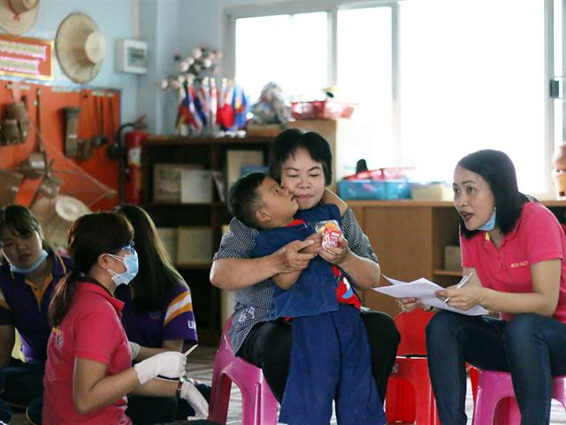 สาขาวิชาจุลชีววิทยาและปรสิตวิทยา,ม.พะเยา,ร่วมมือกับชุมชนสุ่มตรวจหาความชุกของพยาธิในชุมชน,