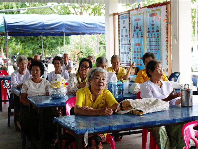 คณะวิทยาศาสตร์การแพทย์,ม.พะเยา,ได้รับเชิญเป็นวิทยากรการพัฒนาและส่งเสริมสุขภาวะที่ดีให้แก่ผู้สูงอายุในโรงเรียนผู้สูงอายุตำบลแม่อิง