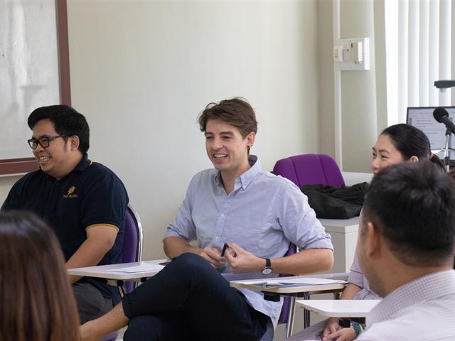 คณะศิลปศาสตร์,ร่วมกับ,สถานเอกอัครราชทูตฝรั่งเศส,ประจำประเทศไทย,จัดโครงการ,,Francais,professionnel,en,enseignement,optionnel,a,l’universite,pour,les,debutants,et,faux,debutants,:,activites,et,gestion,de,classe