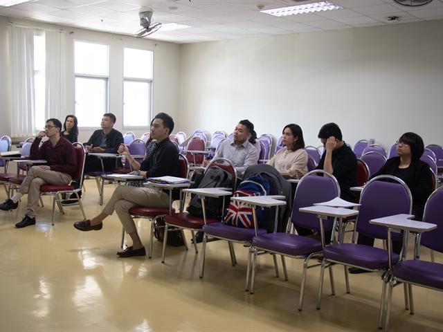 คณะศิลปศาสตร์,ร่วมกับ,สถานเอกอัครราชทูตฝรั่งเศส,ประจำประเทศไทย,จัดโครงการ,,Francais,professionnel,en,enseignement,optionnel,a,l’universite,pour,les,debutants,et,faux,debutants,:,activites,et,gestion,de,classe