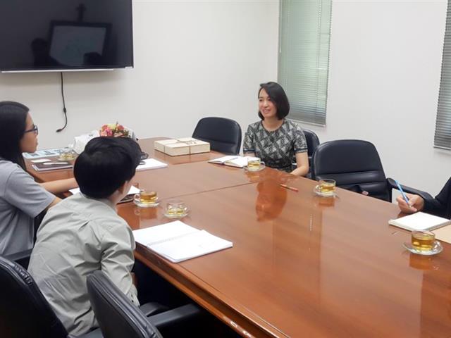 คณะผู้บริหารคณะศิลปศาสตร์,เยือนบริษัทปิ่นทอง,อินดัสเตรียลปาร์ค,จำกัด,(มหาชน)
