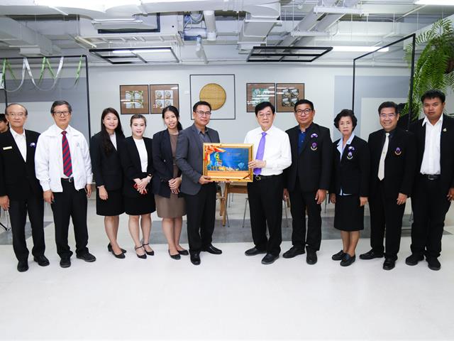 อธิการบดีมหาวิทยาลัยพะเยา,เปิดศูนย์อาหาร,“อิ่มสุข”
