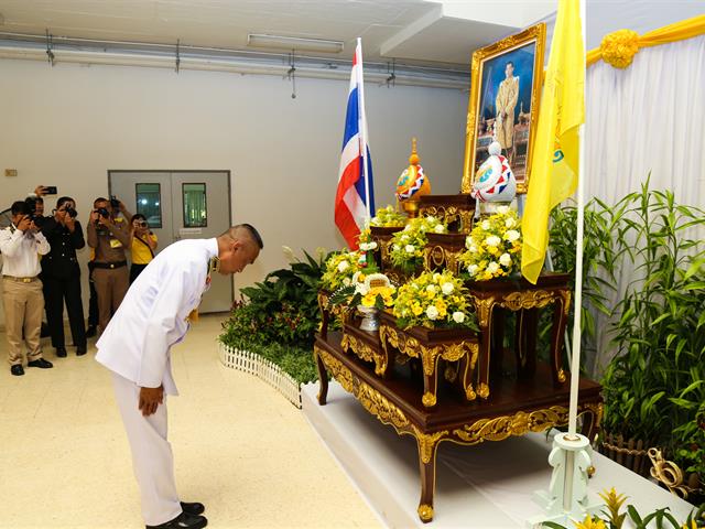 พระบาทสมเด็จพระเจ้าอยู่หัว,ฯ,พระราชทานอาหารสัตว์,ในนามคุณฟูฟู,สุนัขทรงเลี้ยงกับสถานสงเคราะห์สัตว์มหาวิทยาลัยพะเยา,และบ้านรักษ์สัตว์,จังหวัดพะเยา