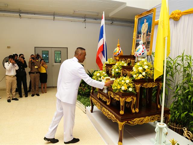 พระบาทสมเด็จพระเจ้าอยู่หัว,ฯ,พระราชทานอาหารสัตว์,ในนามคุณฟูฟู,สุนัขทรงเลี้ยงกับสถานสงเคราะห์สัตว์มหาวิทยาลัยพะเยา,และบ้านรักษ์สัตว์,จังหวัดพะเยา