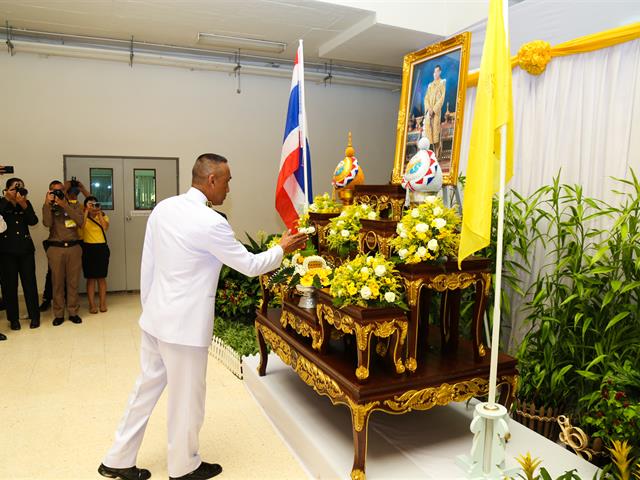 พระบาทสมเด็จพระเจ้าอยู่หัว,ฯ,พระราชทานอาหารสัตว์,ในนามคุณฟูฟู,สุนัขทรงเลี้ยงกับสถานสงเคราะห์สัตว์มหาวิทยาลัยพะเยา,และบ้านรักษ์สัตว์,จังหวัดพะเยา