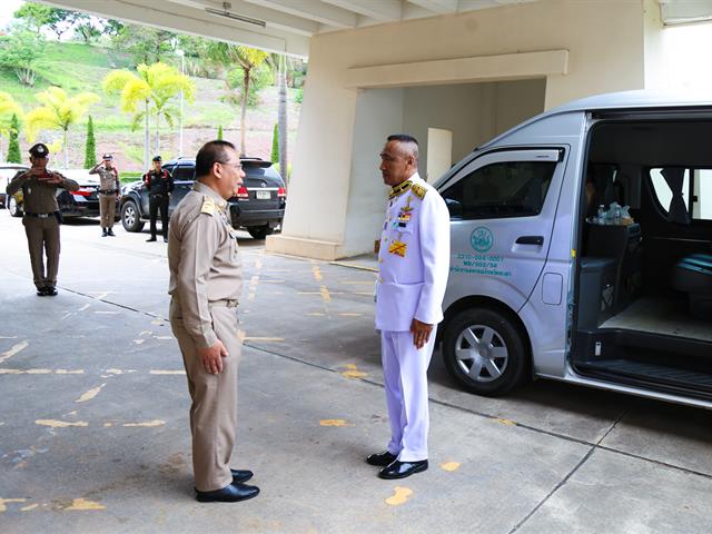 พระบาทสมเด็จพระเจ้าอยู่หัว,ฯ,พระราชทานอาหารสัตว์,ในนามคุณฟูฟู,สุนัขทรงเลี้ยงกับสถานสงเคราะห์สัตว์มหาวิทยาลัยพะเยา,และบ้านรักษ์สัตว์,จังหวัดพะเยา