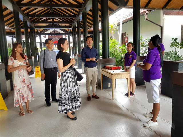 คณะผู้บริหารคณะศิลปศาสตร์,เยือนเครือโรงแรม,Peach,Group,และ,โรงแรม,Club,Med,Phuket