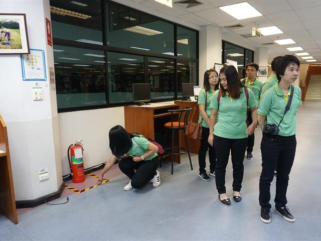 ศูนย์บรรณสารและสื่อการศึกษา,มหาวิทยาลัยพะเยา,ศึกษาดูงานการดำเนินงานสู่การเป็นสำนักงานสีเขียว,ตามมาตรฐานสำนักงานที่เป็นมิตรกับสิ่งแวดล้อม,(Green,office,Standard),ของหอสมุดและคลังความรู้มหาวิทยาลัยมหิดล
