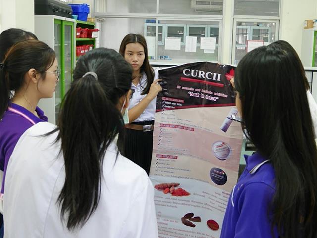 นิสิตคณะเภสัชศาสตร์,สาขาวิทยาศาสตร์เครื่องสำอางชั้นปีที่,4,เตรียมความพร้อมงานสัปดาห์เภสัชกรรม