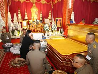 คณะผู้บริหารพร้อมด้วยบุคลากร,ถวายน้ำสรงศพ,พระอุบาลีคุณูปมาจารย์,(ปวงธมมปญโญ),พระนักปราชญ์เมืองพะเยา