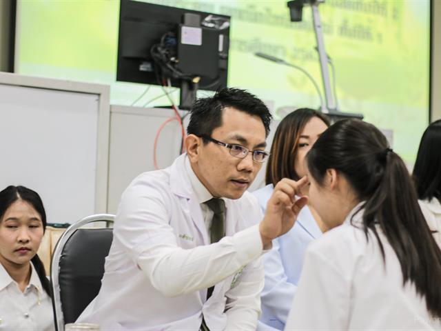 คณะเภสัชศาสตร์จัดพิธีปลด-ติดกระดุมและประดับเครื่องหมายนิสิตเภสัชศาสตร์,ประจำปีการศึกษา,2562,