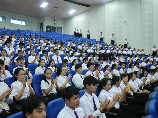 หน่วยกิจการนิสิตคณะศิลปศาสตร์,ร่วมกับ,สโมสรนิสิตคณะศิลปศาสตร์,จัดโครงการ,“เปิดห้องเชียร์คณะศิลปศาสตร์,ประจำปีการศึกษา,2562”