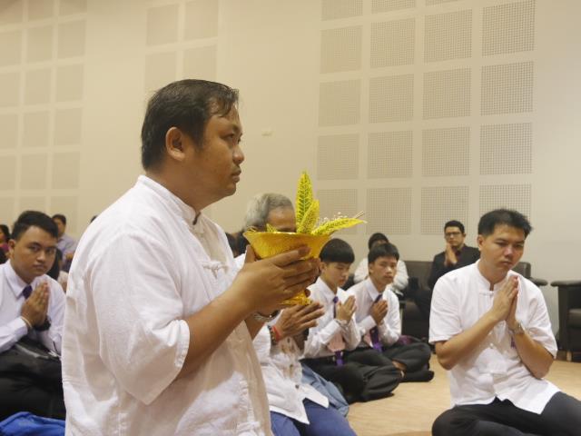 คณะเทคโนโลยีสารสนเทศและการสื่อสาร,มหาวิทยาลัยพะเยา,จัดพิธีทำบุญคณะและปฐมนิเทศนิสิตใหม่,ประจำปีการศึกษา,2562,เพื่อถวายเป็นพระราชกุศล,เนื่องในวันเฉลิมพระชนมพรรษาพระบาทสมเด็จพระเจ้าอยู่หัว,รัชกาลที่,10,อีกทั้งยังเป็นการเปิดโอกาสให้นิสิตใหม่ได้พบปะผู้บริหารคณะฯ,เพื่อแนะนำแนวทางในการปฏิบัติตนในรั้วมหาวิทยาลัย